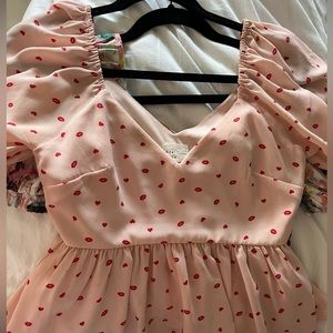 VICI pink puff sleeve top with red hearts and lips. Size Small. Great condition